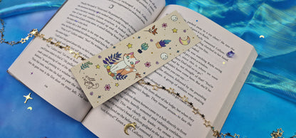 Dreamy Garden Cat Bookmark | Cute Cottagecore Aesthetic | Moon & Stars | Cozy Reading Gift | Beige Floral Design | Book Lover Accessory