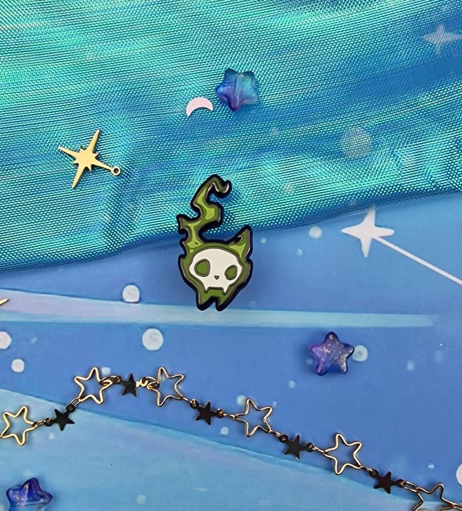 Phantasmal | Collection | Green | Spirits of the Dead | Cat | Candle | Skull | Halloween | ellyonart | Enamel Pin | Pin Badge | Spooky